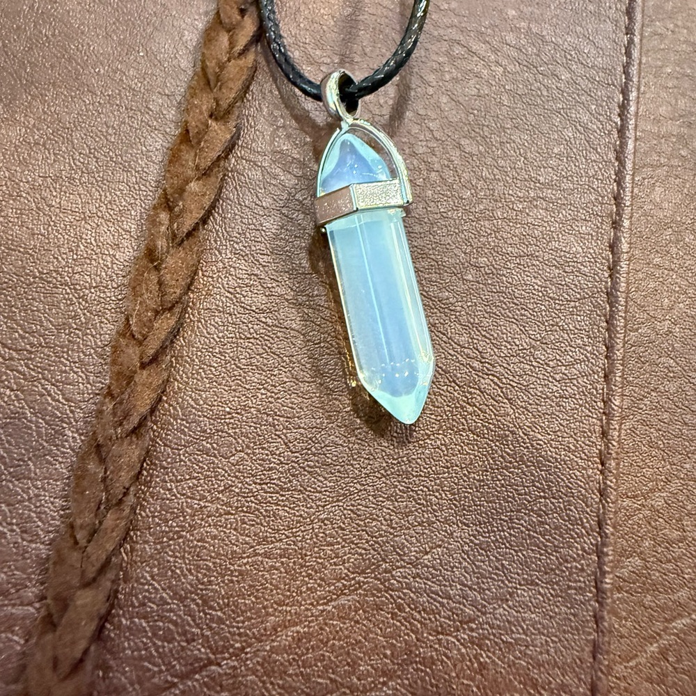 Elegant Silver and Blue Pendant Necklace